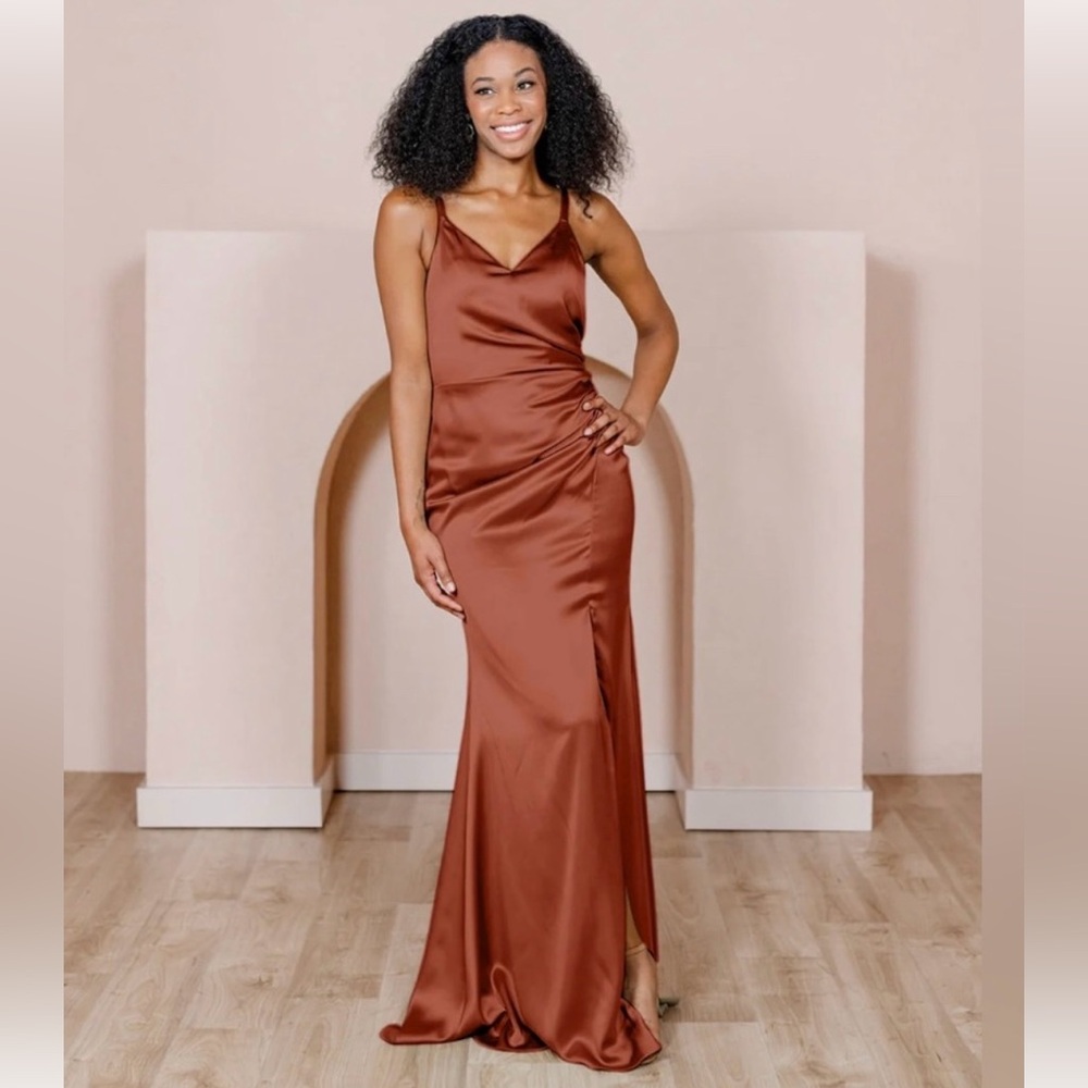 Revelry Rory Satin Fitted V Neck Bridesmaid Dress Size 6 Cinnamon Rose